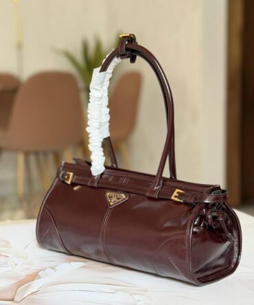Prada bag-Woman