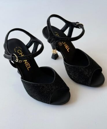 Chanel heels-Woman