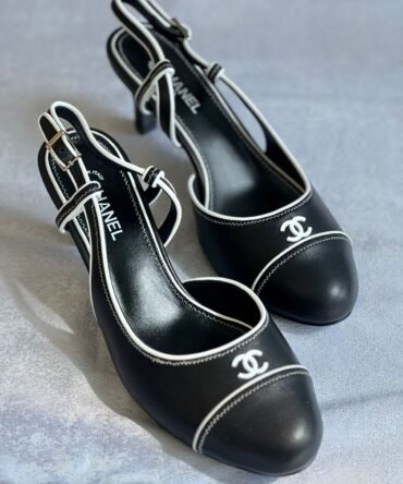 Chanel heels-Woman
